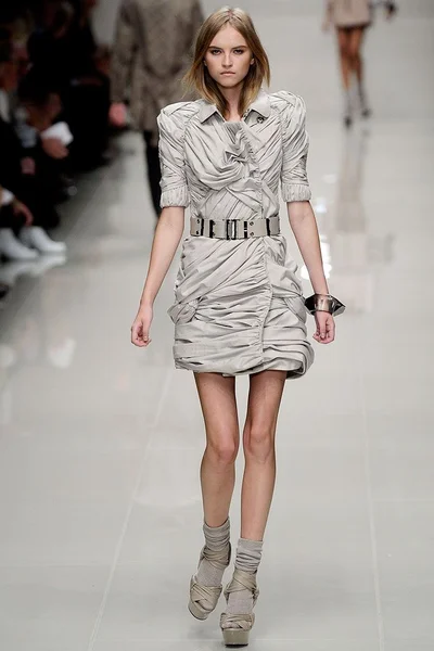 Look 16